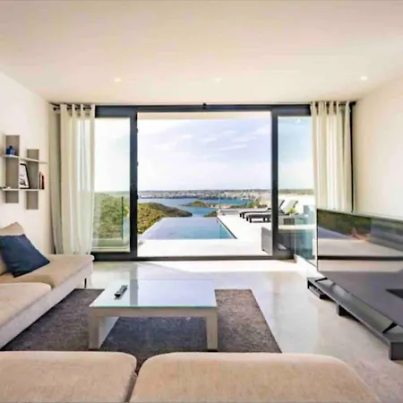 Modern With Stunning Ocean Views Villa
