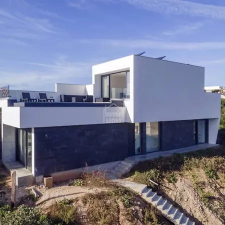 Modern With Stunning Ocean Views *